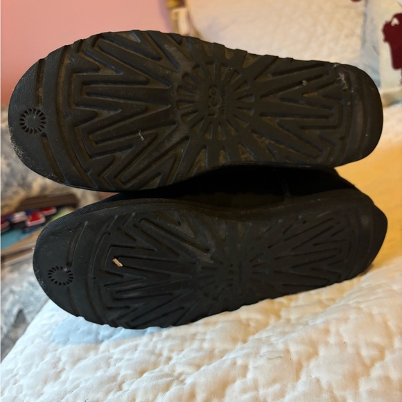 UGG Classic Short II Sz 7 Black - Picture 3 of 6